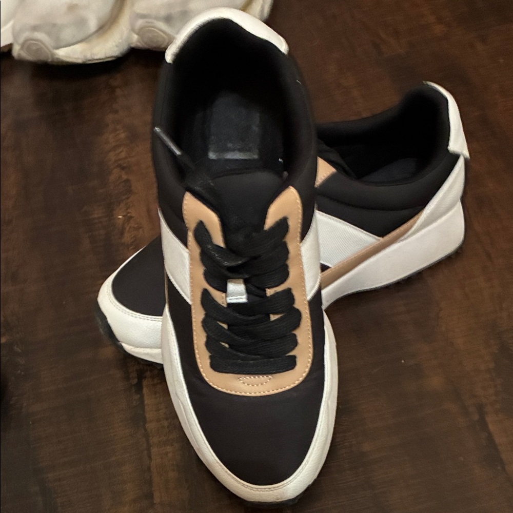 DV by Dolce Vita Black and Tan Athletic Shoes